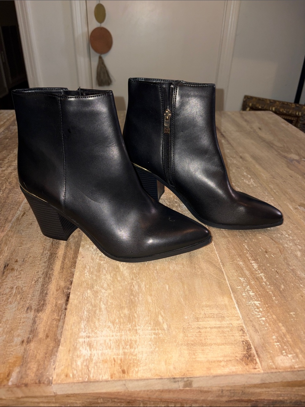Liz Claiborne Women's Goldie Booties Block Heel Zip Black NWOT 9